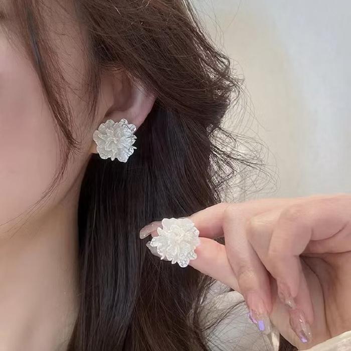 Mamoma.things - Anting Tusuk Bunga Putih Korean Look [Lantana White]