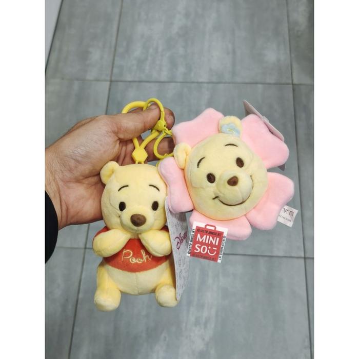 Oh Some! x DISNEY 🆕 Hiasan Tas / Gantungan Kunci DISNEY Winnie the Pooh (Pooh / Flower Pooh)