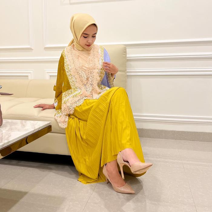 outer l midi-biru pastel 3d