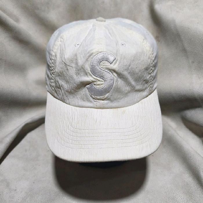 Topi snapback supreme cordura ripstop s logo putih bekas