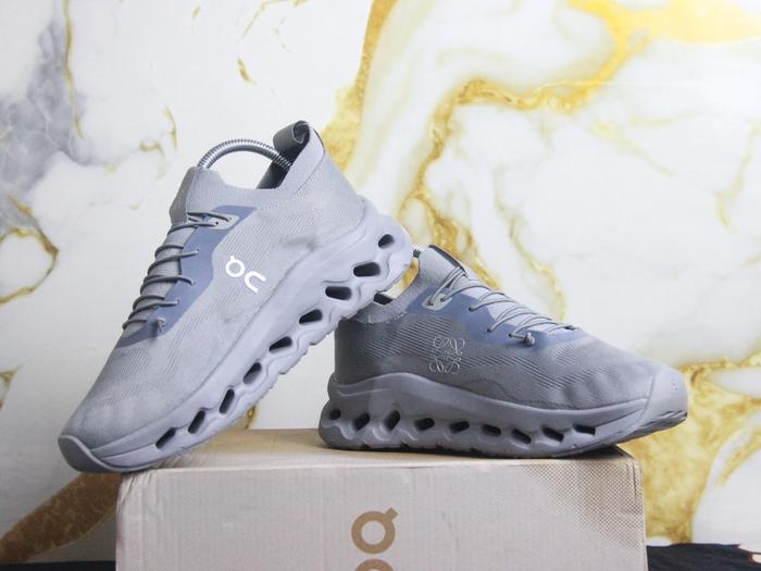 Sepatu Sneakers Running OC x Loewe Cloudtilt Grey - Perfect Kick