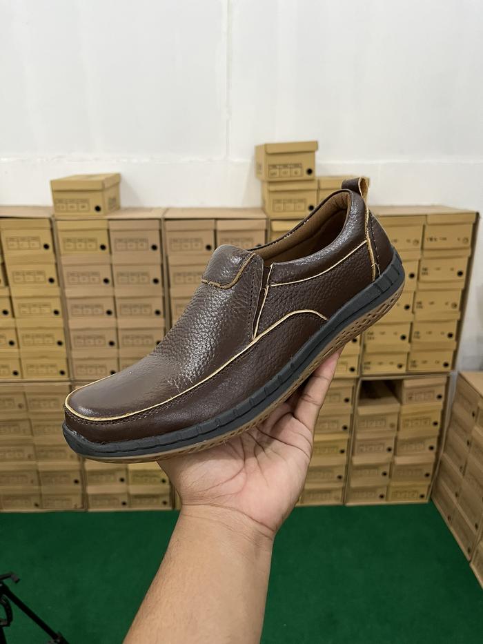 Sepatu Kulit Slip-On Pria Kekinian, Casual Shoes Tanpa Tali kode AV.1