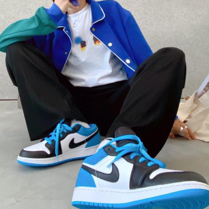 BNIB SNEAKERS NIKE AIR JORDAN 1 LOW SE LASER BLUE - US 9.5 - CK3022 004