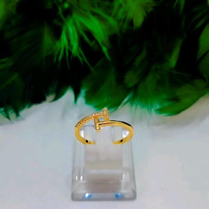 cincin model Tiffany mata