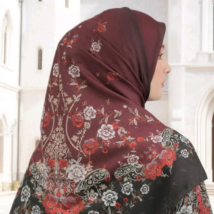 Kerudung Mandjha Ravelle Red