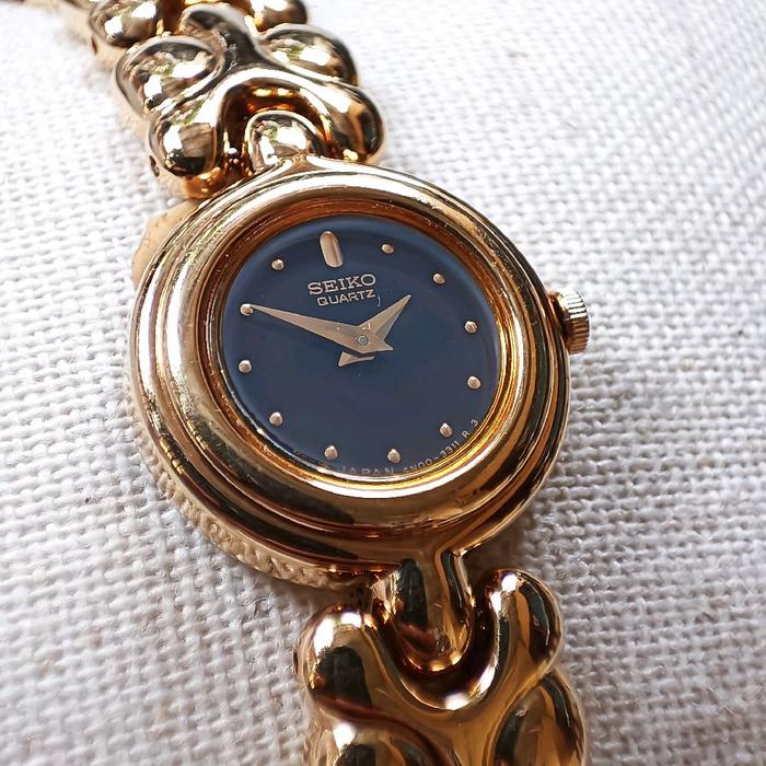 Seiko Vintage Ladies Rantai Gold   Jam tangan klasik dengan desain yang menarik. Cocok untuk wanita 