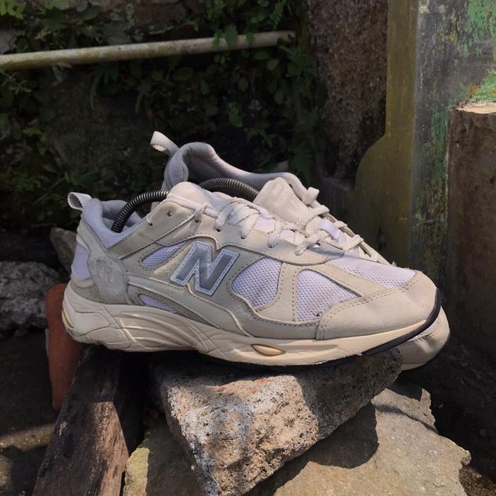 Sepatu NB 878 Light Grey size 43 ( 27cm )