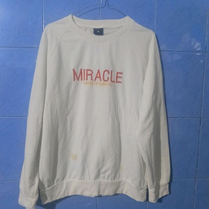 crewneck brand Hummel putih Sweater