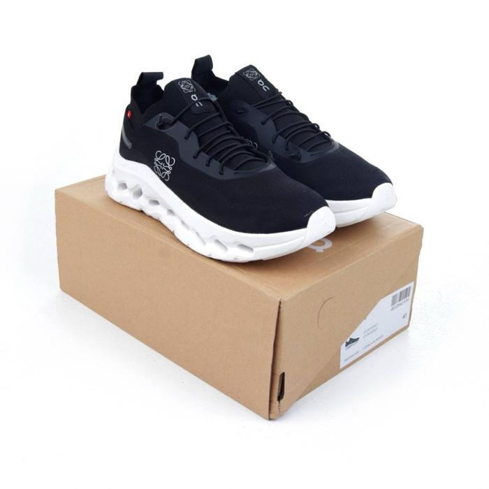 On cloud lite loewe black white Sneakers Pria