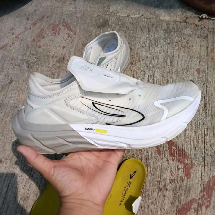 910 Nineteen Hiroshi White Gray (second) Sneaker