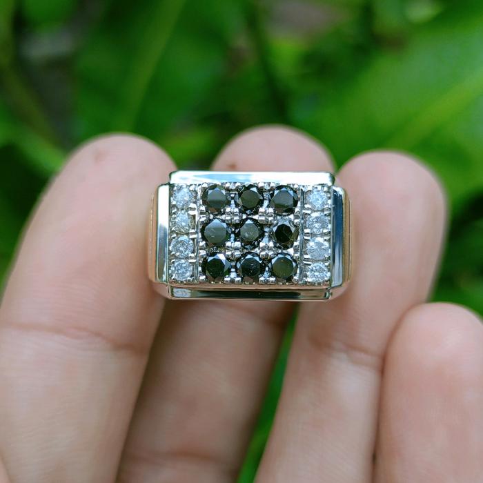 Cincin Berlian Hitam Samping Berlian Putih