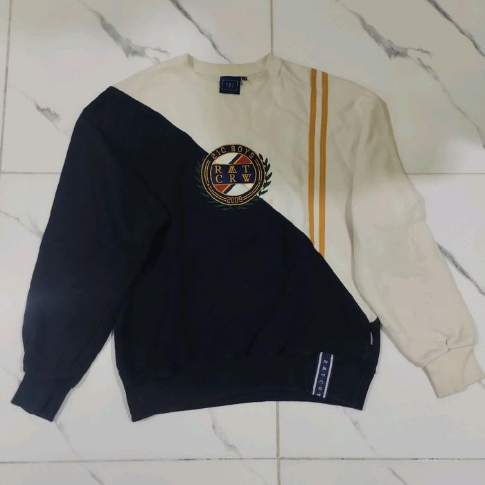 Crewneck Romantic Crown Vintage Logo Original untuk Pria Ukuran M 68x54 Kondisi 9,5/10 Seperti Baru 