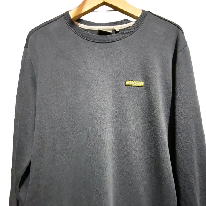 crewneck thrifting newbalance original size L Pria Sweater Unisex Tebal