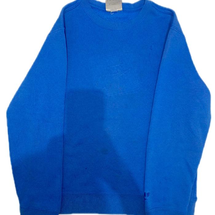sweater warna biru elektrik tebal