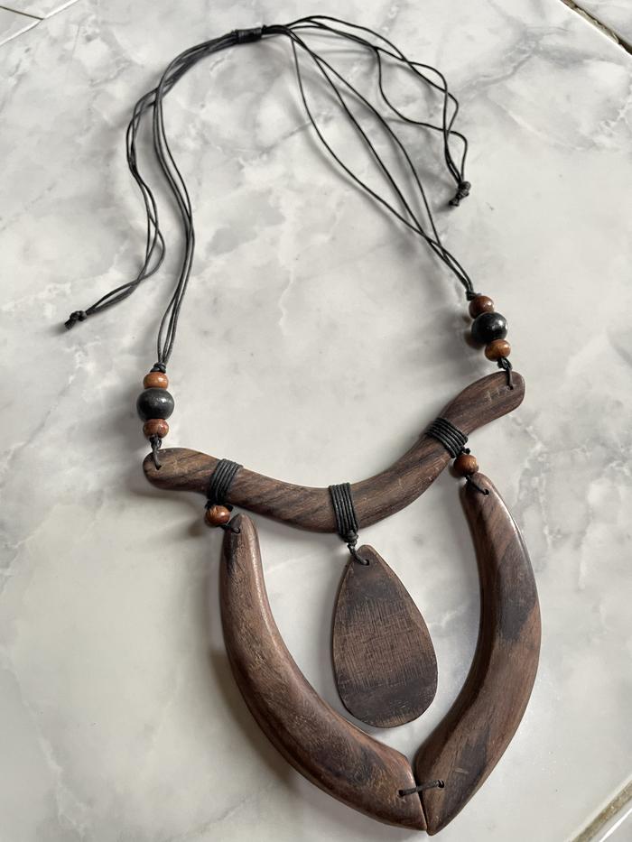kalung kayu bandul tenggah