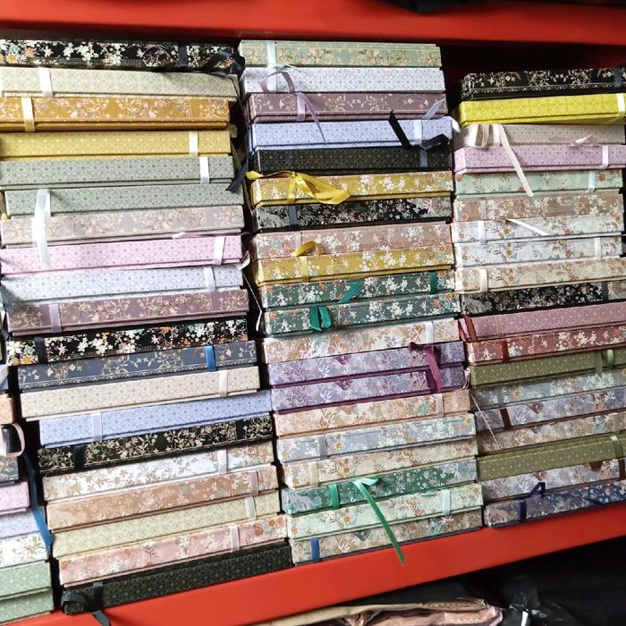 UMAMA BOX SCARVES PREMIUM