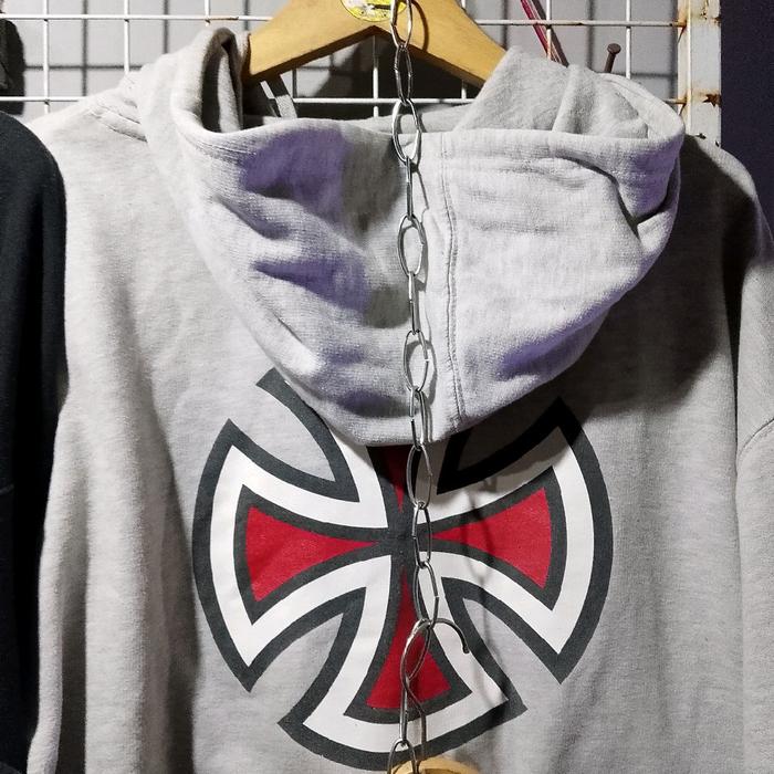 hoodie independent cross bar
