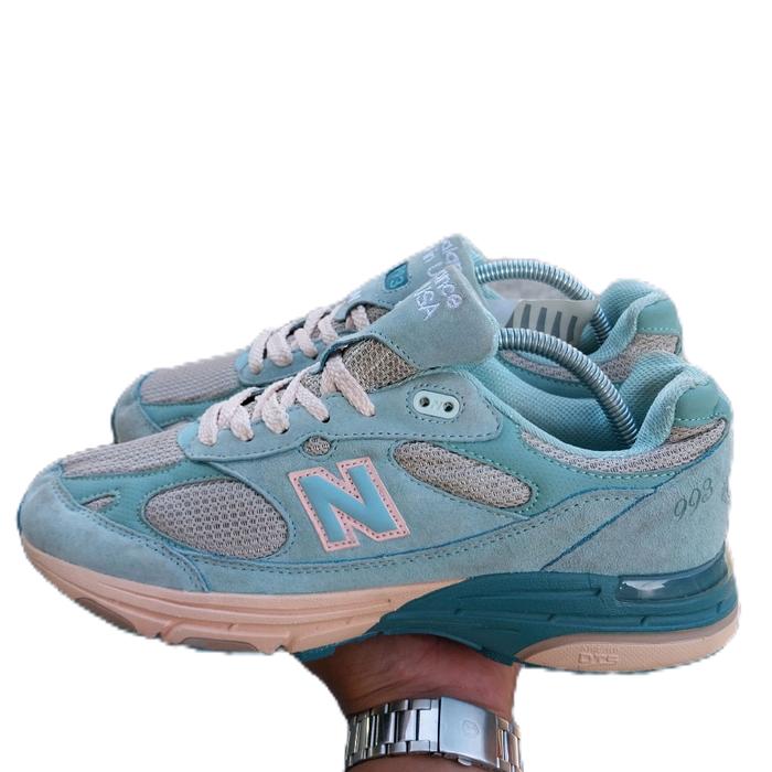 NewBalance Sepatu 992 USA Warna Biru Muda dengan Desain Nyaman dan Tahan Lama