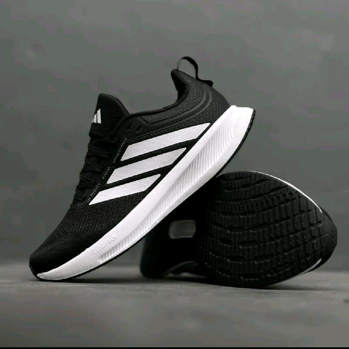 ADI Sepatu Olahraga RUN FALCON 5 TR Hitam  Putih Ringan dengan Desain 3 Garisan Khas - Shoes Running