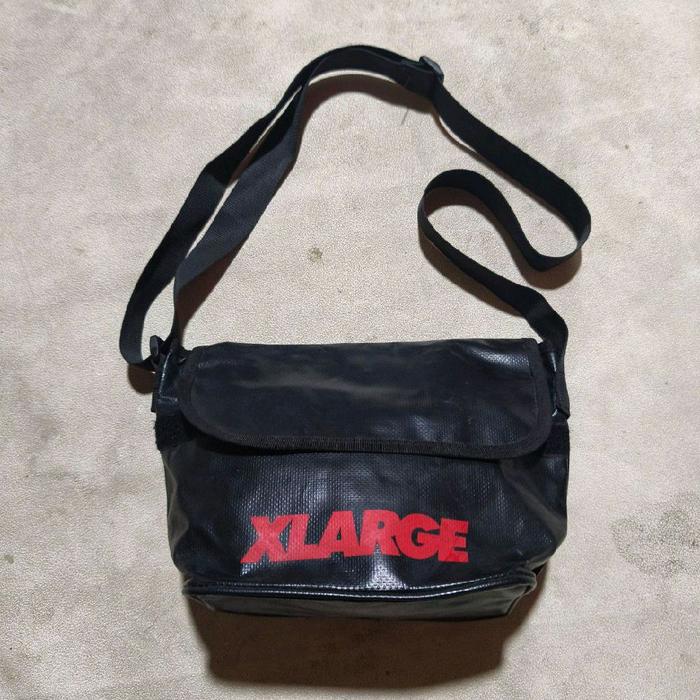 Tas selempang xlarge hitam PVC hitam bekas