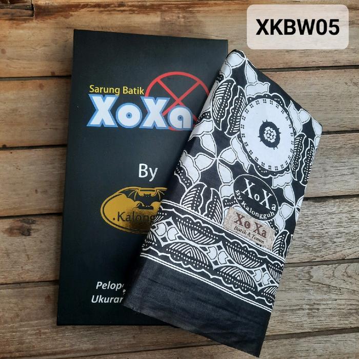 Sarung Batik Kalongguh Katun XoXa Nagendra 05 Brokend White Dewasa Hitam Putih Mewah Muslim Printing