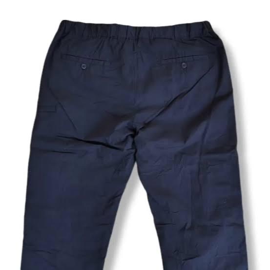 Celana pendek cargo uniqlo
