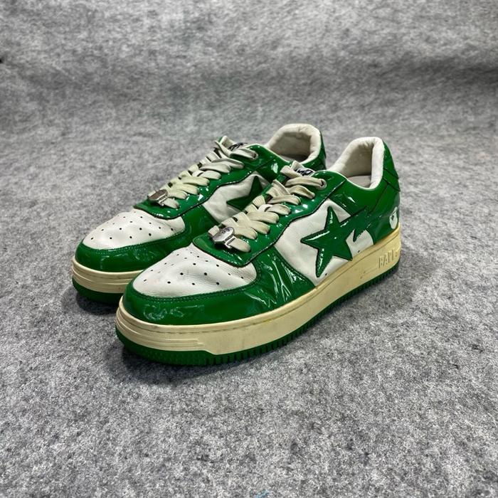 Merek: BAPE STA Model: SNEAKERS  Asal: CHINA  Size :  9 setara 43 insole 27.5cm Price : 650k   Sepat