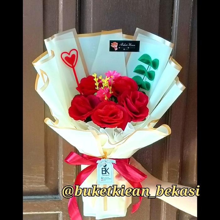 buket bunga artificial/ buket mawar merah / buket anniversary