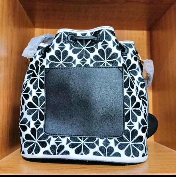 TAS KS SERUT DAN BUKET BUNGA