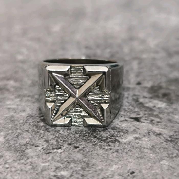 Off White Arrow Signet Ring