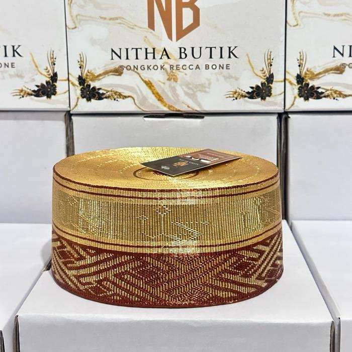 Songkok recca asli dari bone tipe jahitan muhammad dan batik emas muda dipadukan coklat