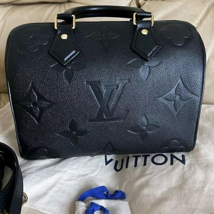 Authentic LV Speedy 25 Black Preloved  (MICROCHIP)