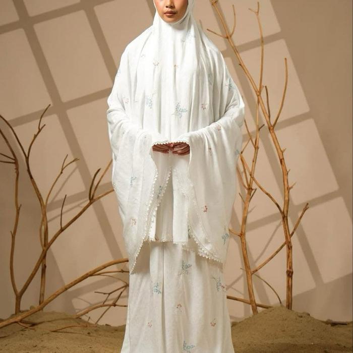 Mukena Mariam by Fisura | Mukena Bordir Bunga | Mukena Elegan | Fisura | D’Hijab of Mey
