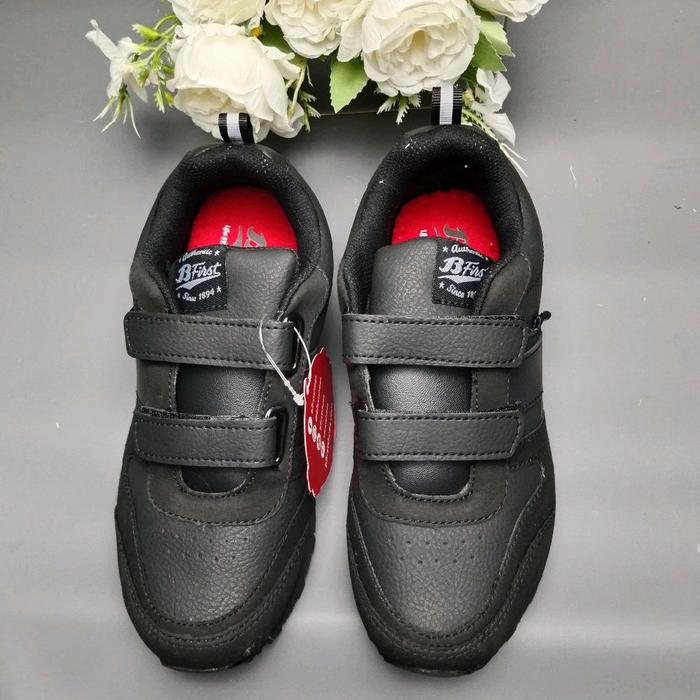 Sepatu sekolah anak B-first