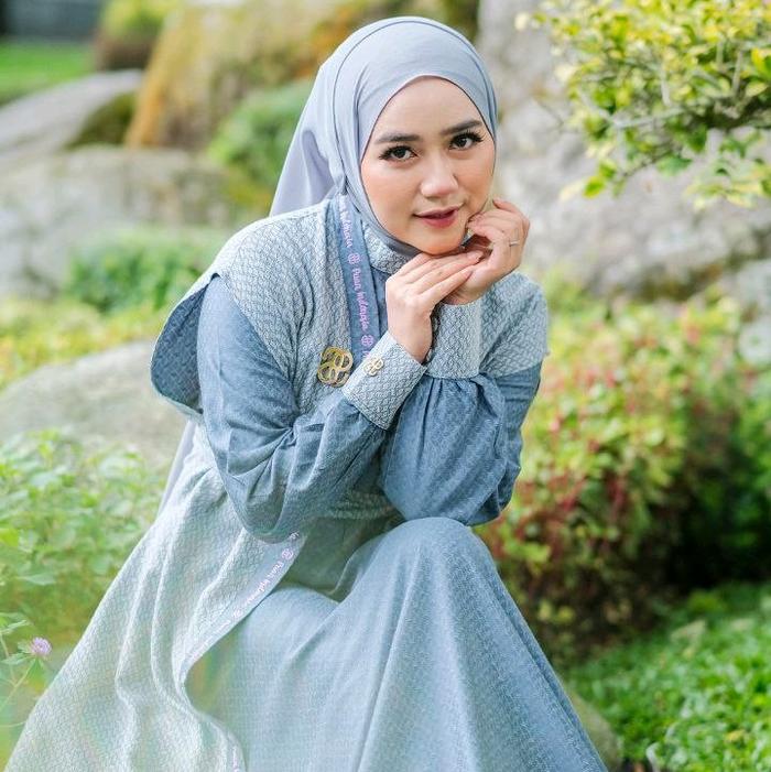 Series langit bumi dengan warna laut biru persembahan dari puan indonesia