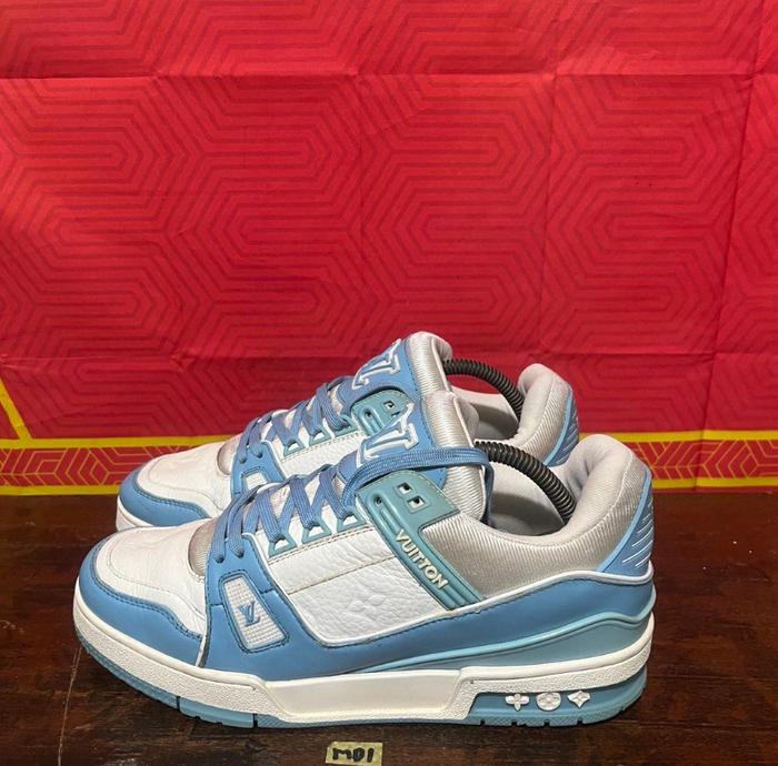 Sepatu second branded Lv trainers white blue size 41