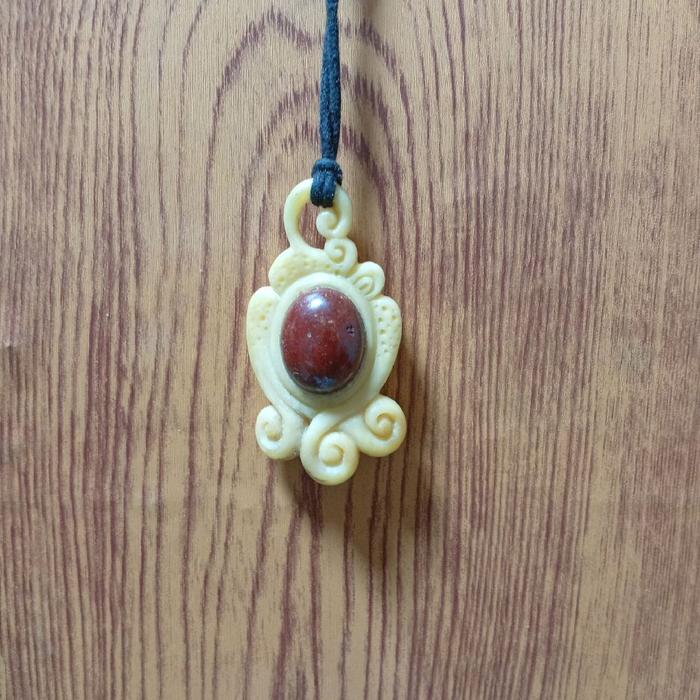 Necklaces kalung bergaya suku2 tua  penduduk asli suatu daerah. unik & artistik.  fashion yg beda la