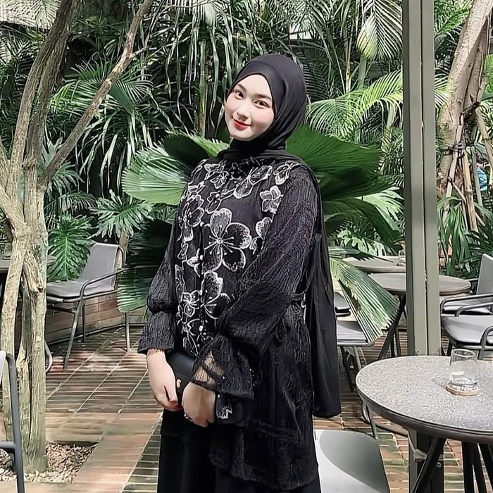 Delova Wardrobe - Dira Outer Ouse Modern Casual Atasan Baju Pakaian Dress Wanita Brukat Tali Tulle L