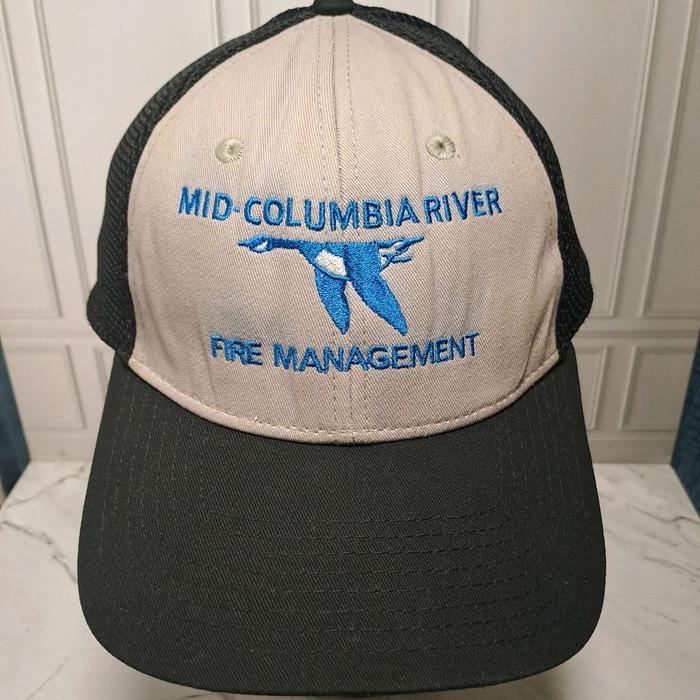Topi Trucker New Era Second / Thrifting / Preloved Mid-Columbia River Fire Management Hitam Abu