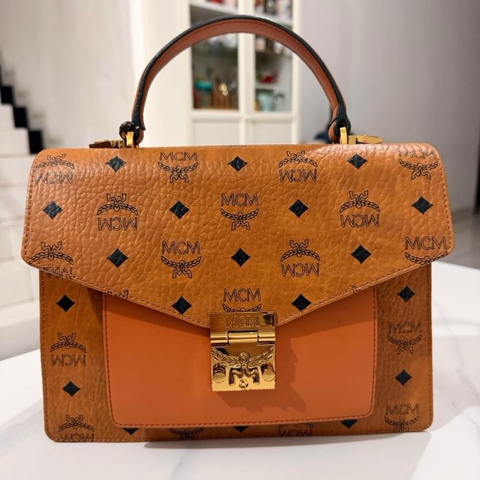 MCM Patricia Visetos Top Handle Medium Cognac with Extra MCM Strap ( Ready Preloved 95% )