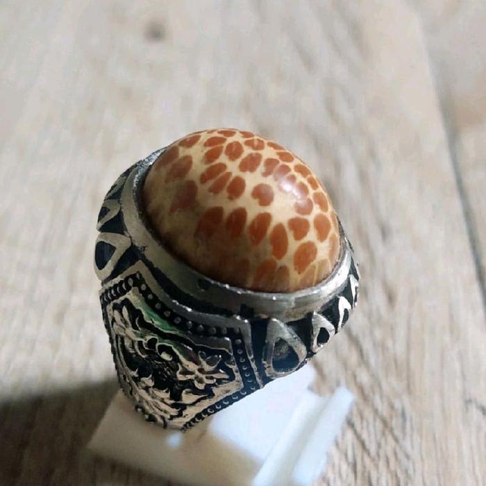 CINCIN KAYU LIWUNG KUNING TUTUL MACANTEMBUS SENTER RING ALPAKA SUPER ASLI NATURAL. Est DIM 18mm - 22