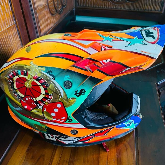 Helm trail merek jpx,minus bekas trabas 200 aja
