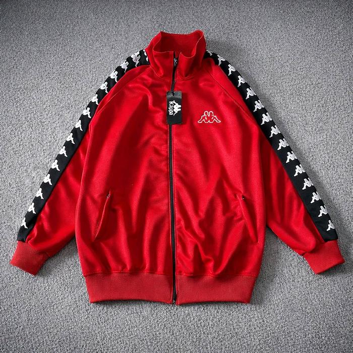 Kappa Jaket Tracktop Taped Kappa Pria Wanita Merah dengan Desain Logo Kappa di Lengan