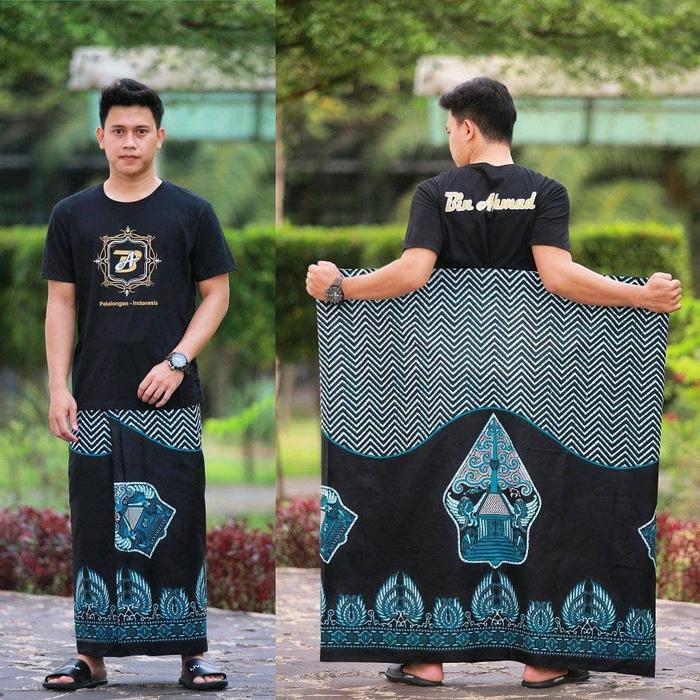 Sarung Batik Motif Gunungan Wayang biru hitam untuk Dewasa - Katun Muslim Santri Tebal