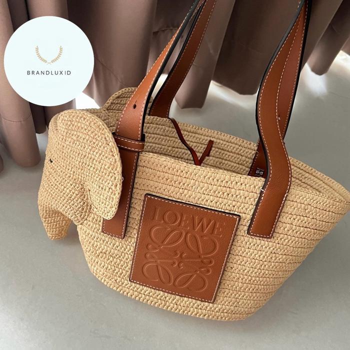 LOEWE SMALL ELEPHANT ANAGRAM BASKET BAG IN NATURAL/TAN