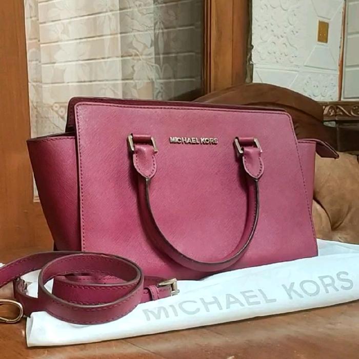 Preloved tas tangan wanita, eMK Satchel Selma in Fuschia