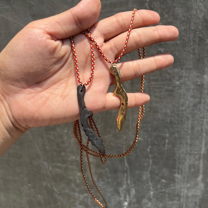 Liontin kaling motif kujang bahan Kuningan - kalung liontin free tali kalung