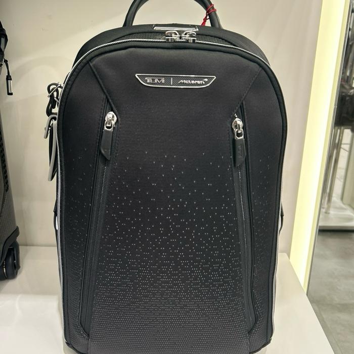 Tumi Mclaren Velocity Backpack Hitam dengan Desain Elegan dan Fungsi Praktis untuk Perjalanan
