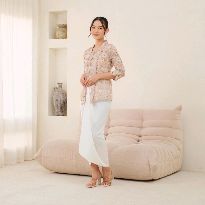 Kebaya Kutubaru Modern bahan Katun Bordir by Khalisa Batik - Elok Series Cream