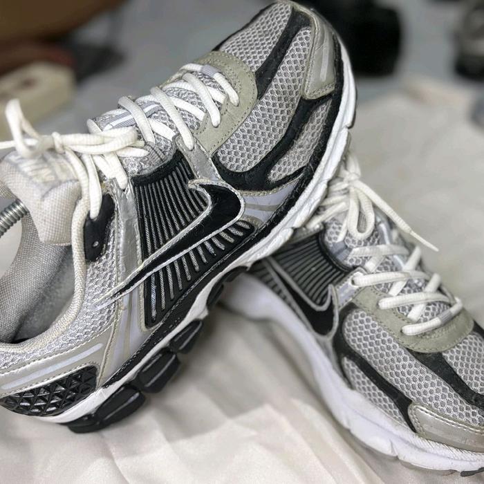 Sepatu Nike Vomero 5 Second